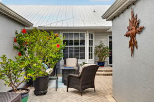 Porch 1 of 7