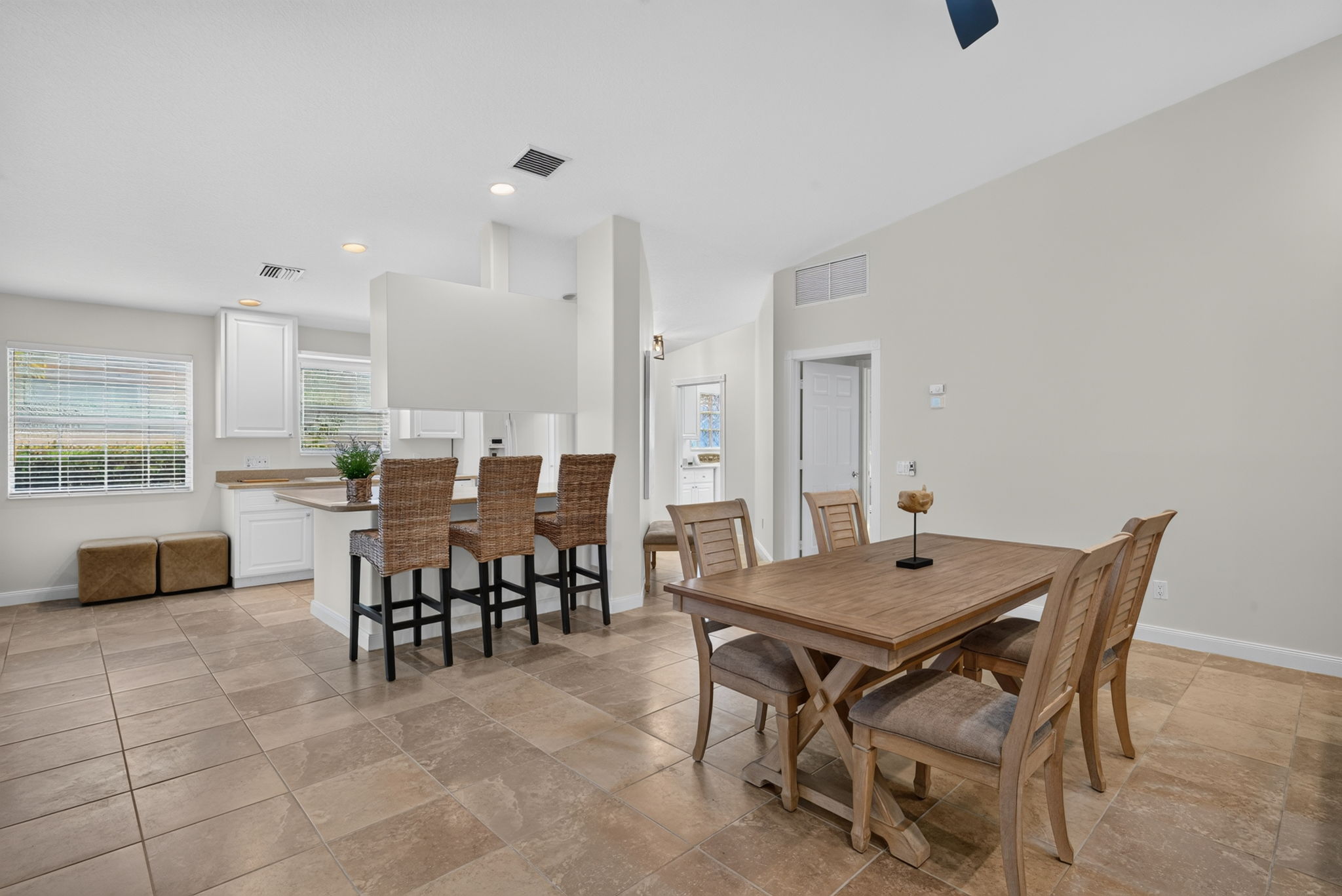 Dining Room 3 of 4