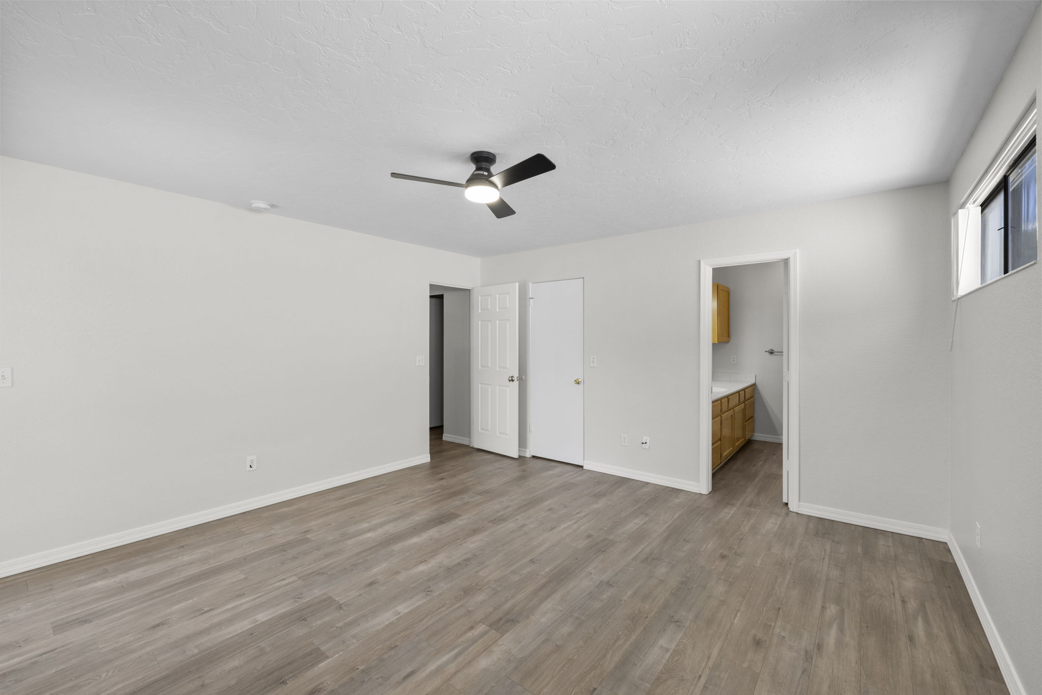 Primary Bedroom (2)