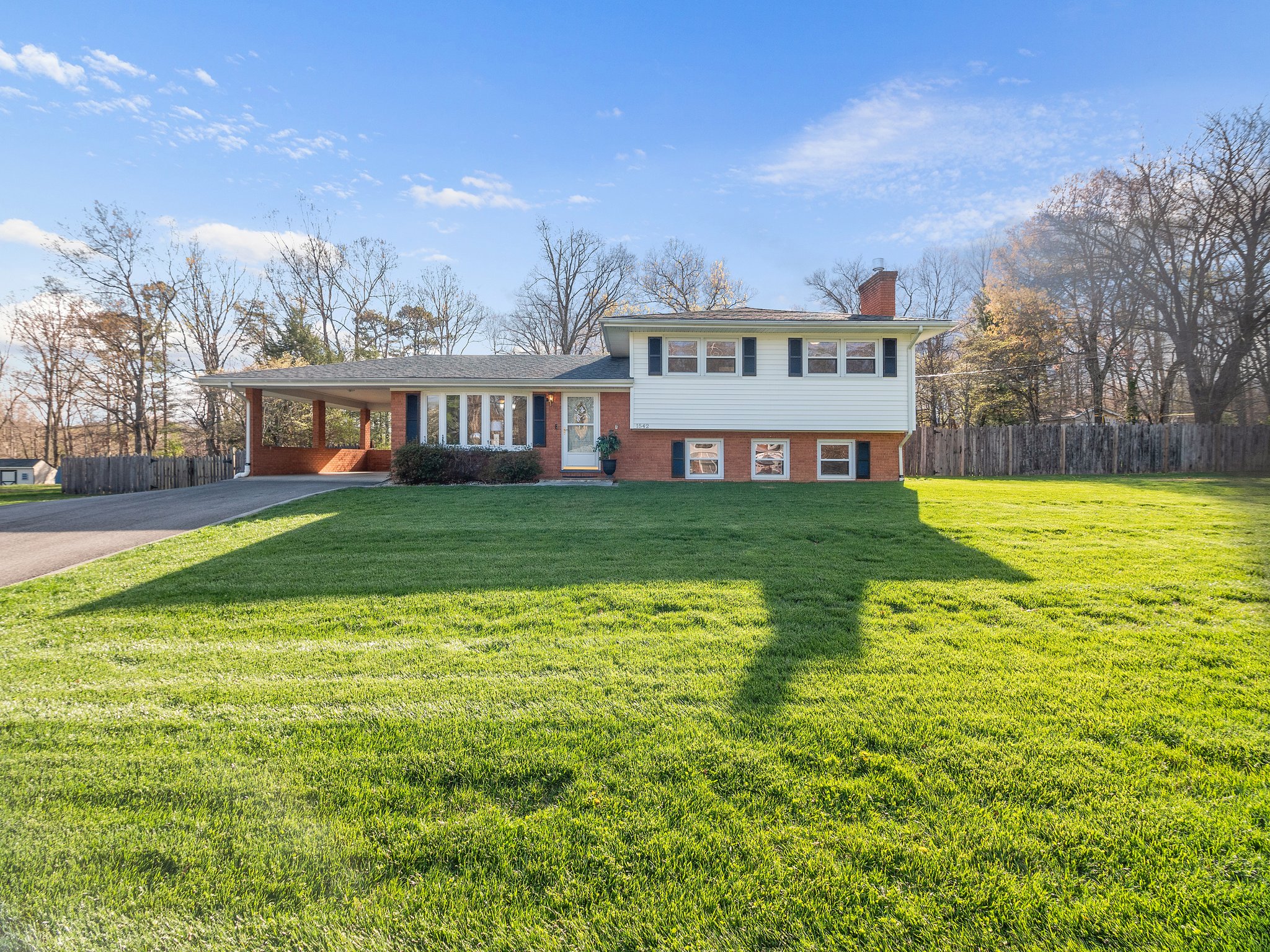 1542 Mountain Heights Dr, Salem, VA 24153 Moses Fleetwood Walker Media