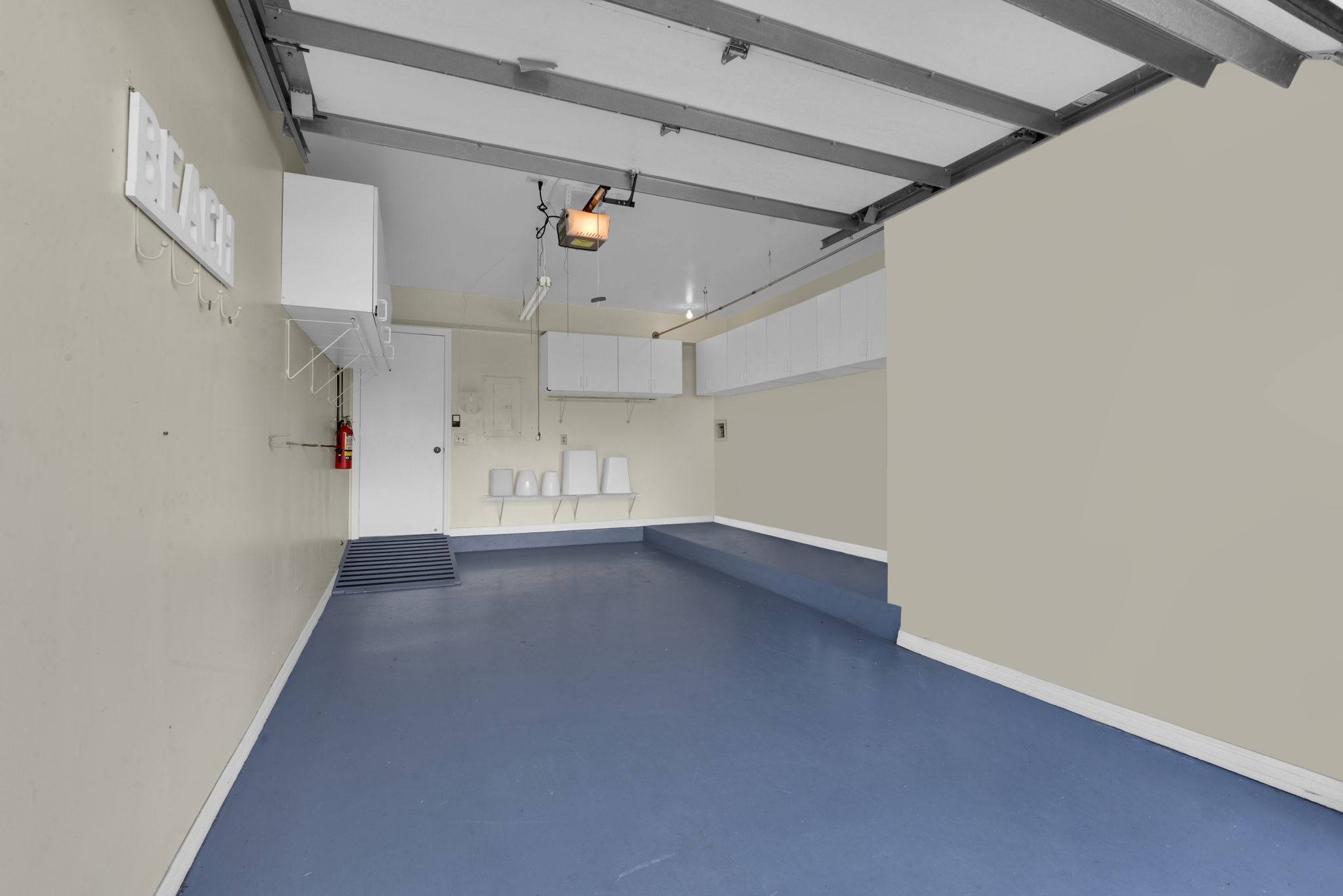Garage w/ Laundry Area