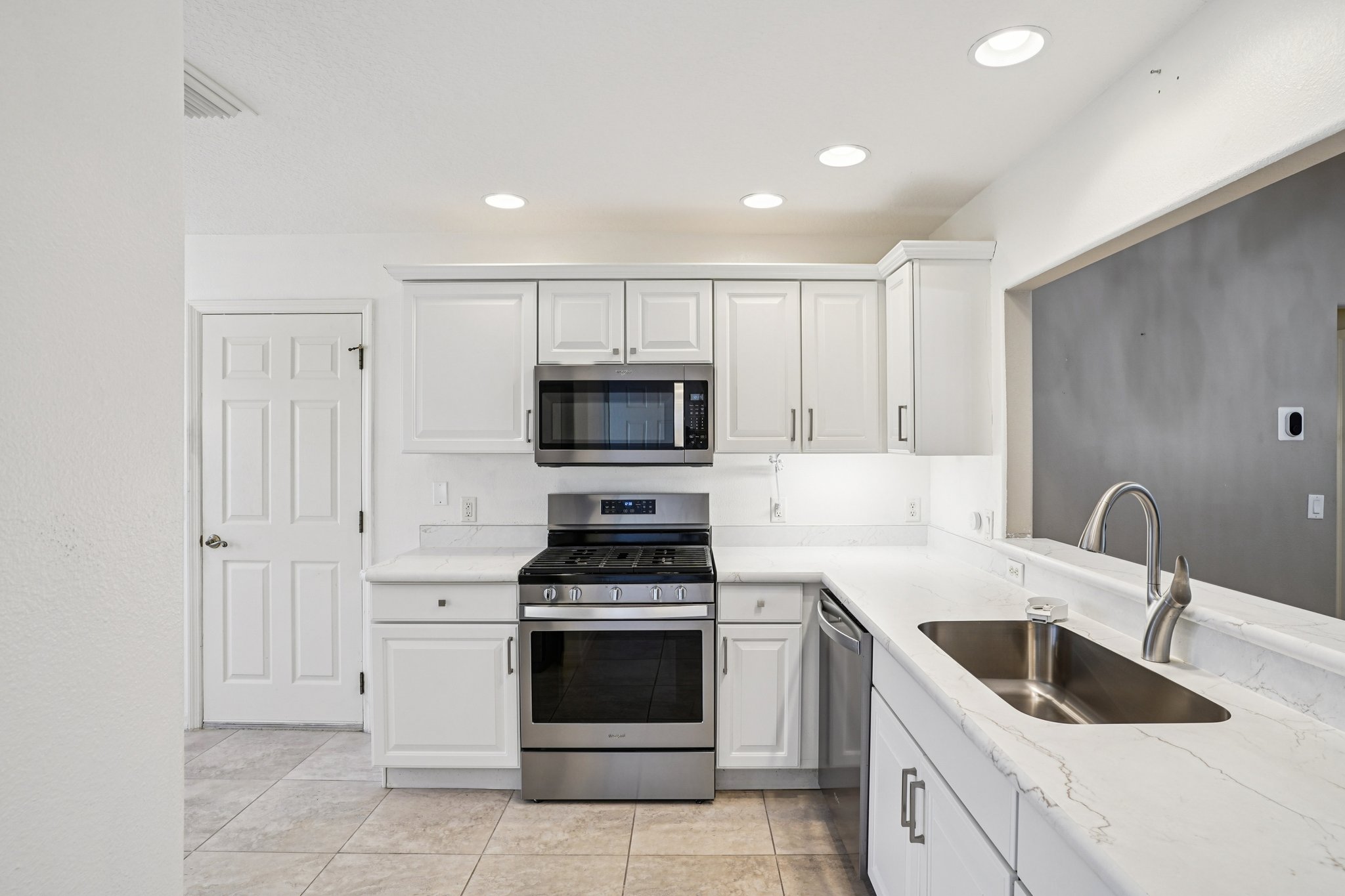 Wyatt Ave-S2410-012.jpg