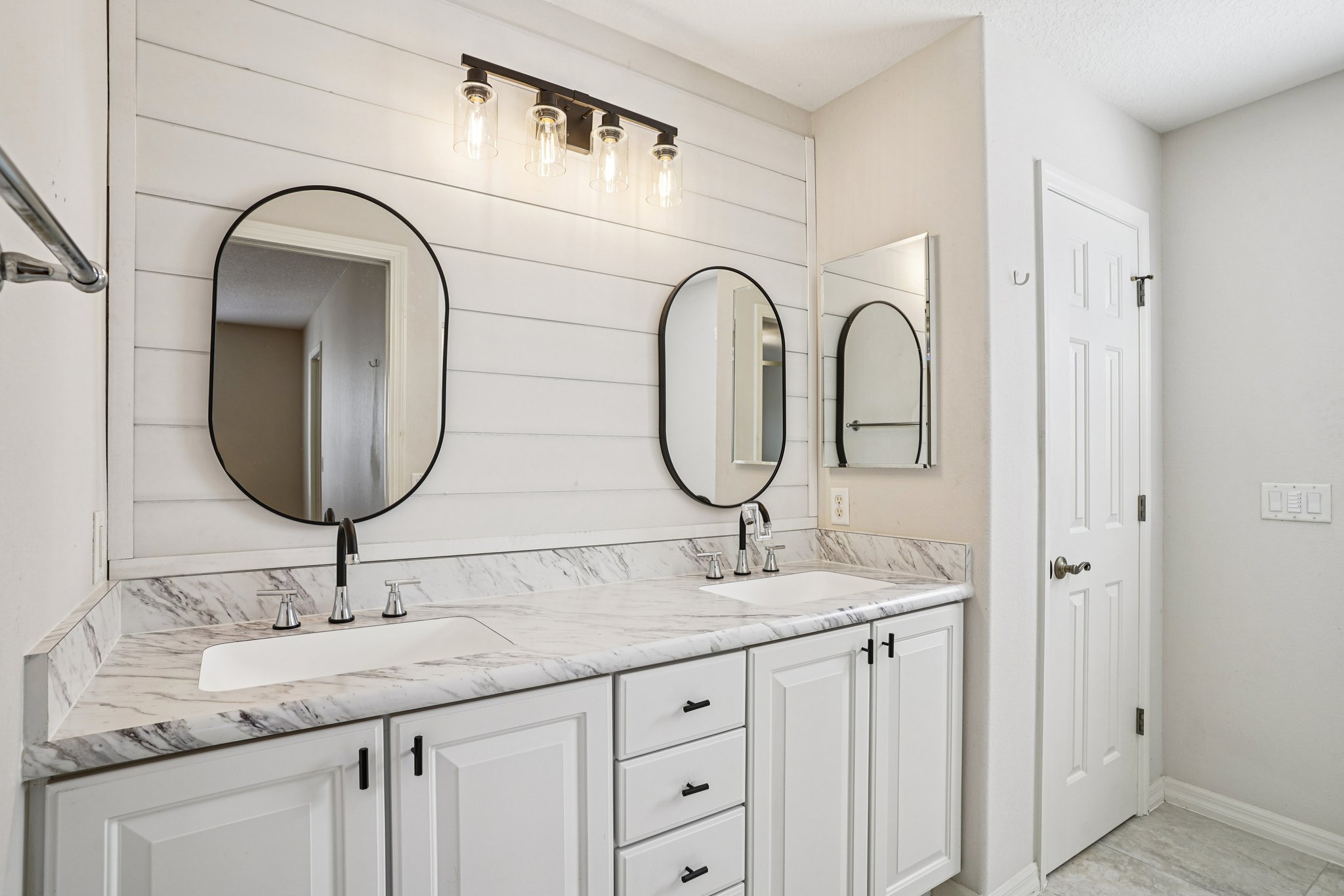 Wyatt Ave-S2410-021.jpg