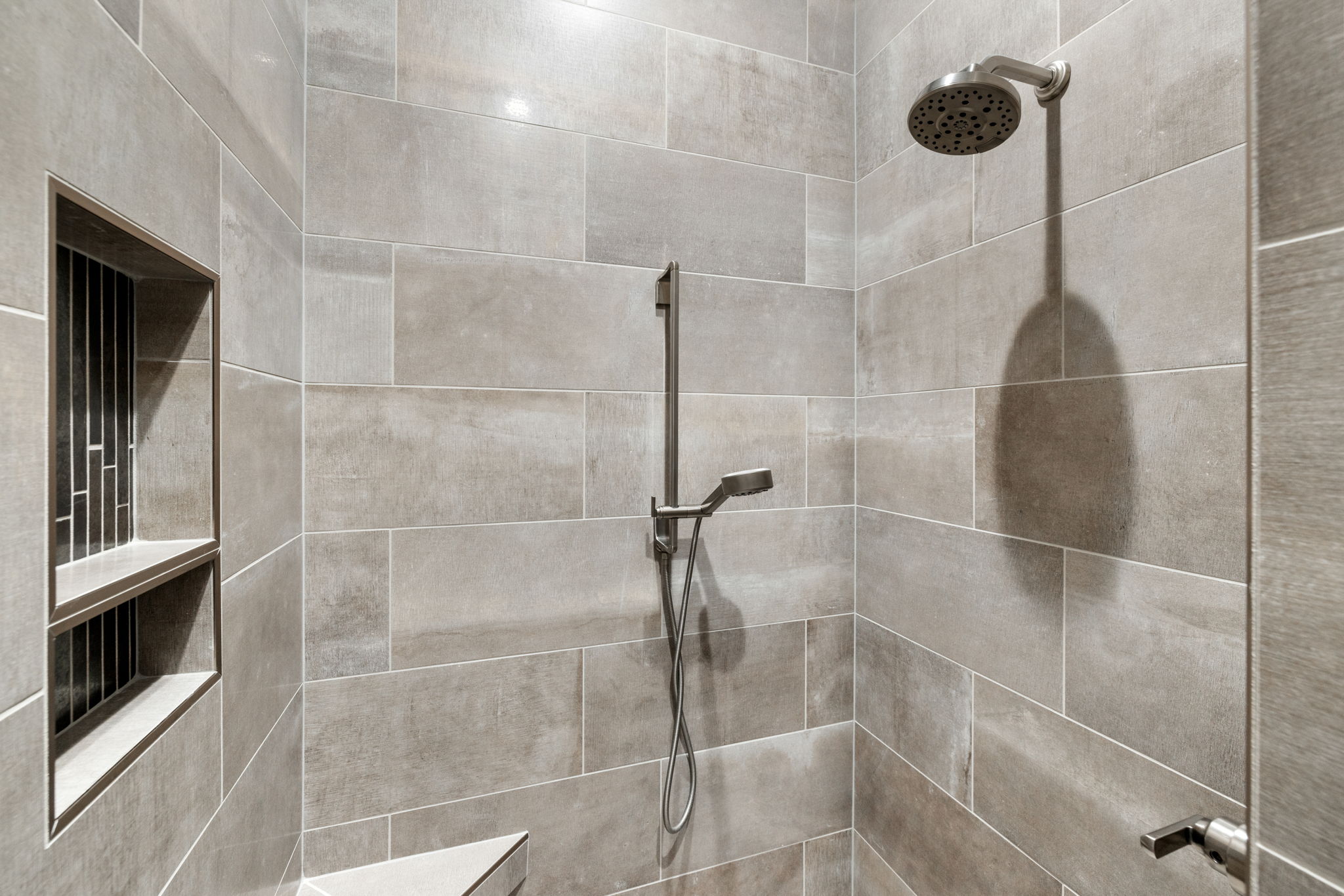 Primary Bathroom (4)