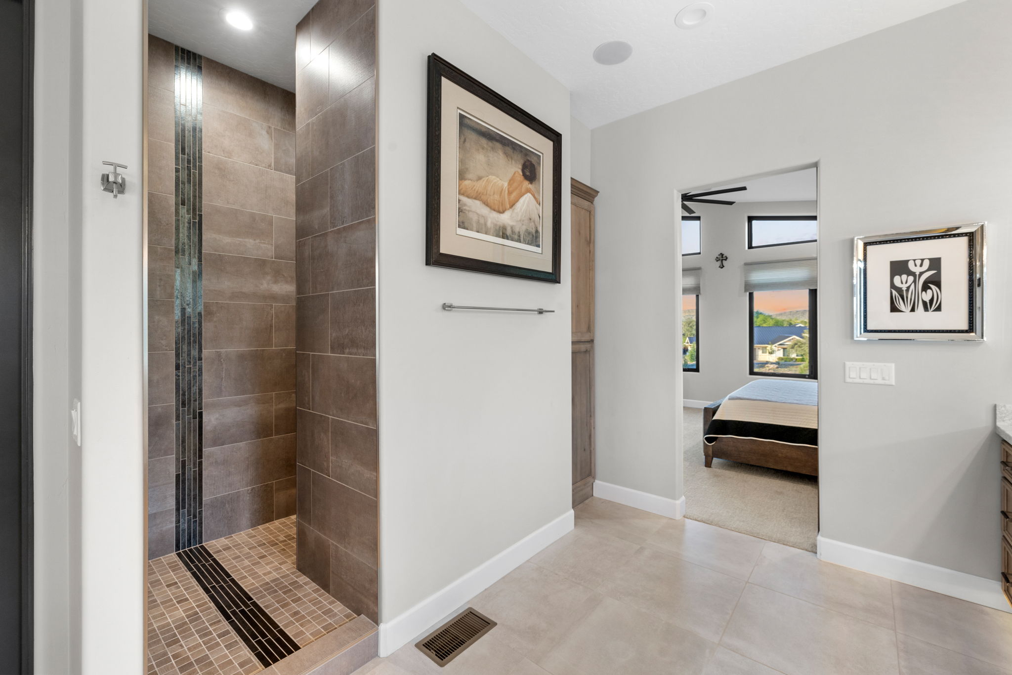 Primary Bathroom (3)