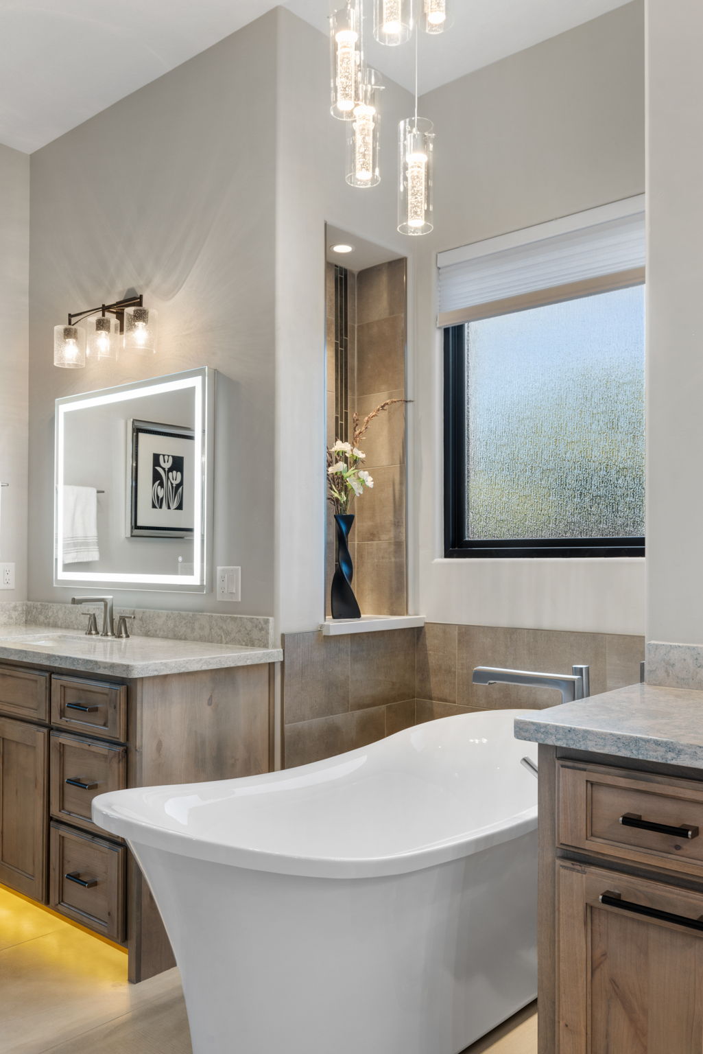 Primary Bathroom (6)
