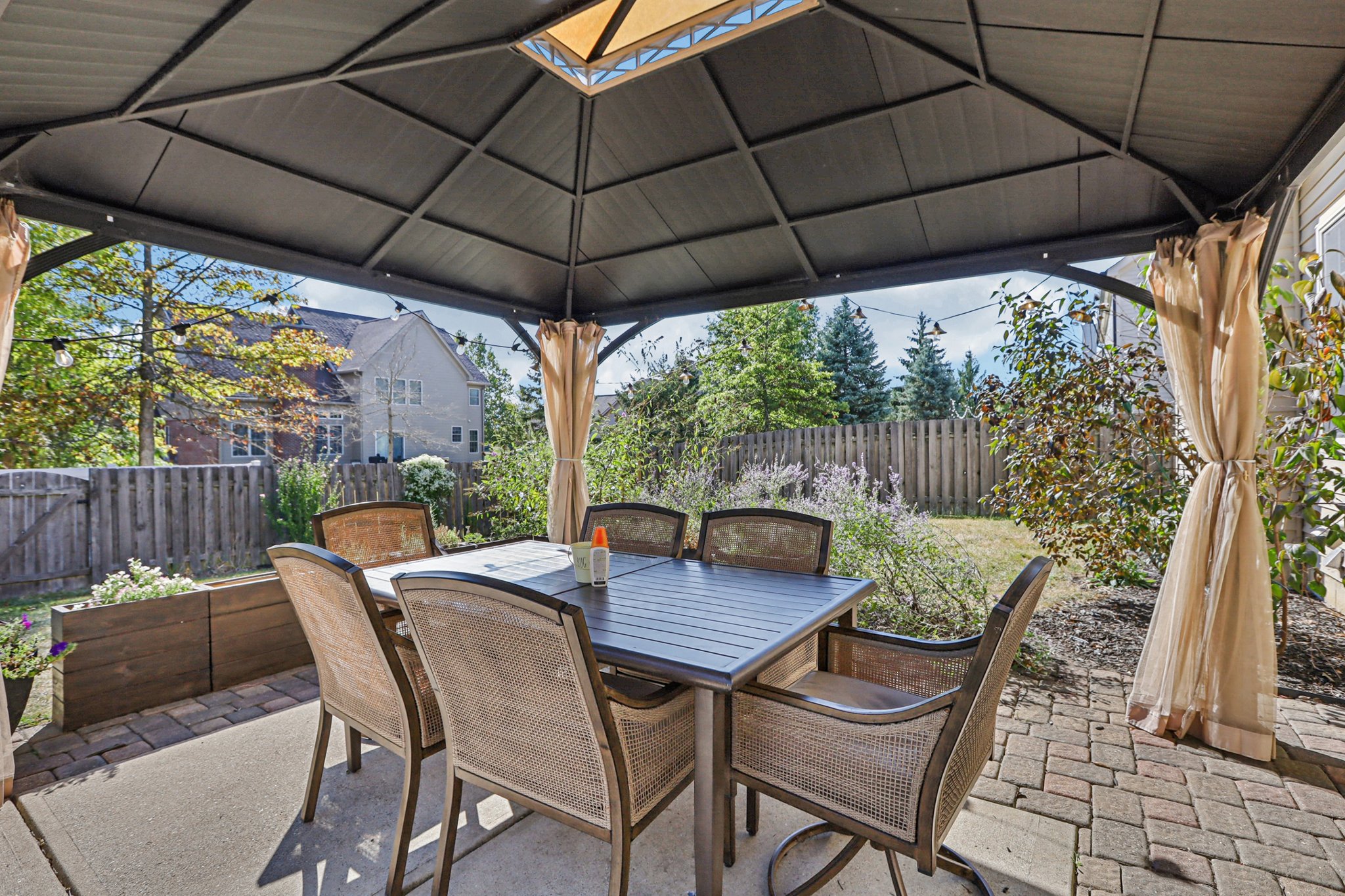 Smithfield Dr-S1609-047.jpg