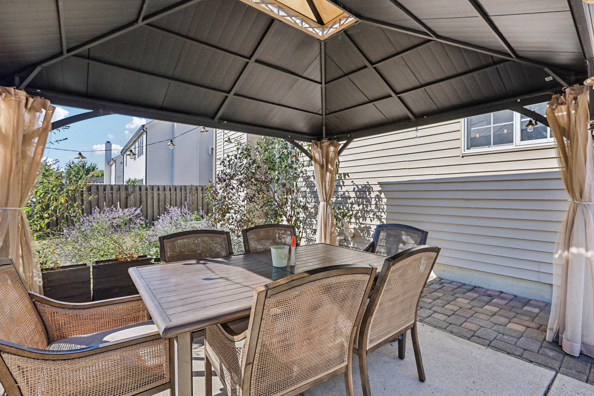 Smithfield Dr-S1609-048.jpg