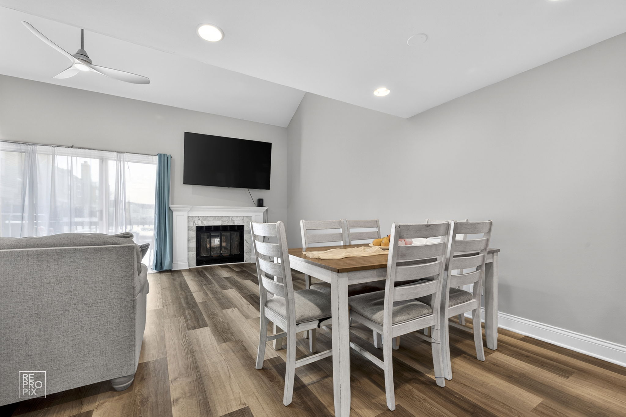  1543 Apple Grove Ln, Westmont, IL 60559_003