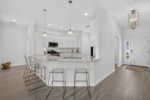 Kitchen Eat-In Breakfast Bar