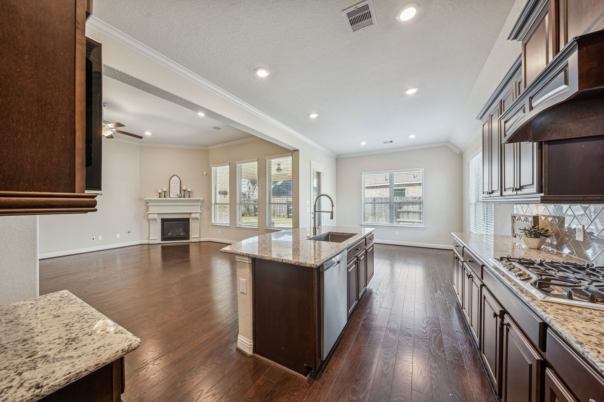 15443 Wildpoint Dr-013.jpg