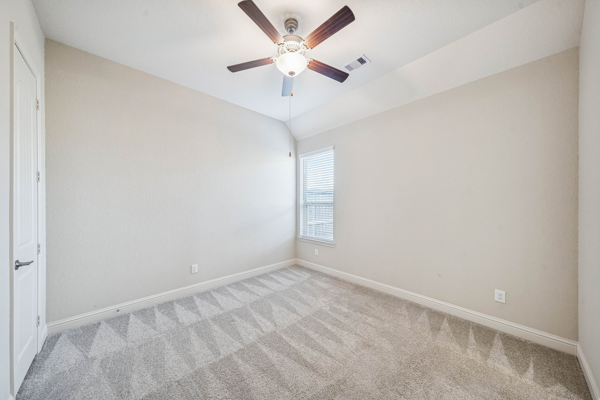 15443 Wildpoint Dr-020.jpg