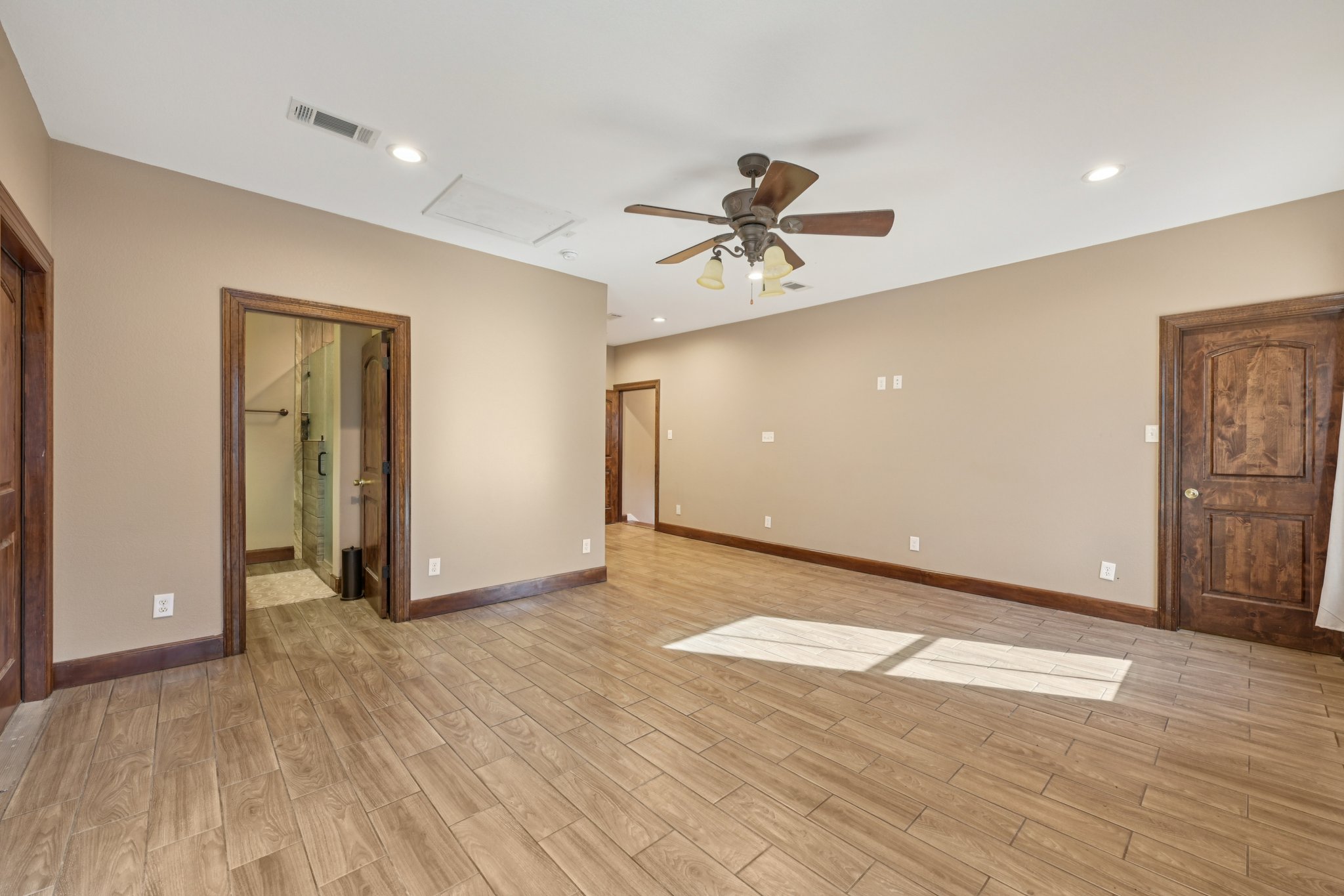 Shady Oaks Dr-S0810-041.jpg