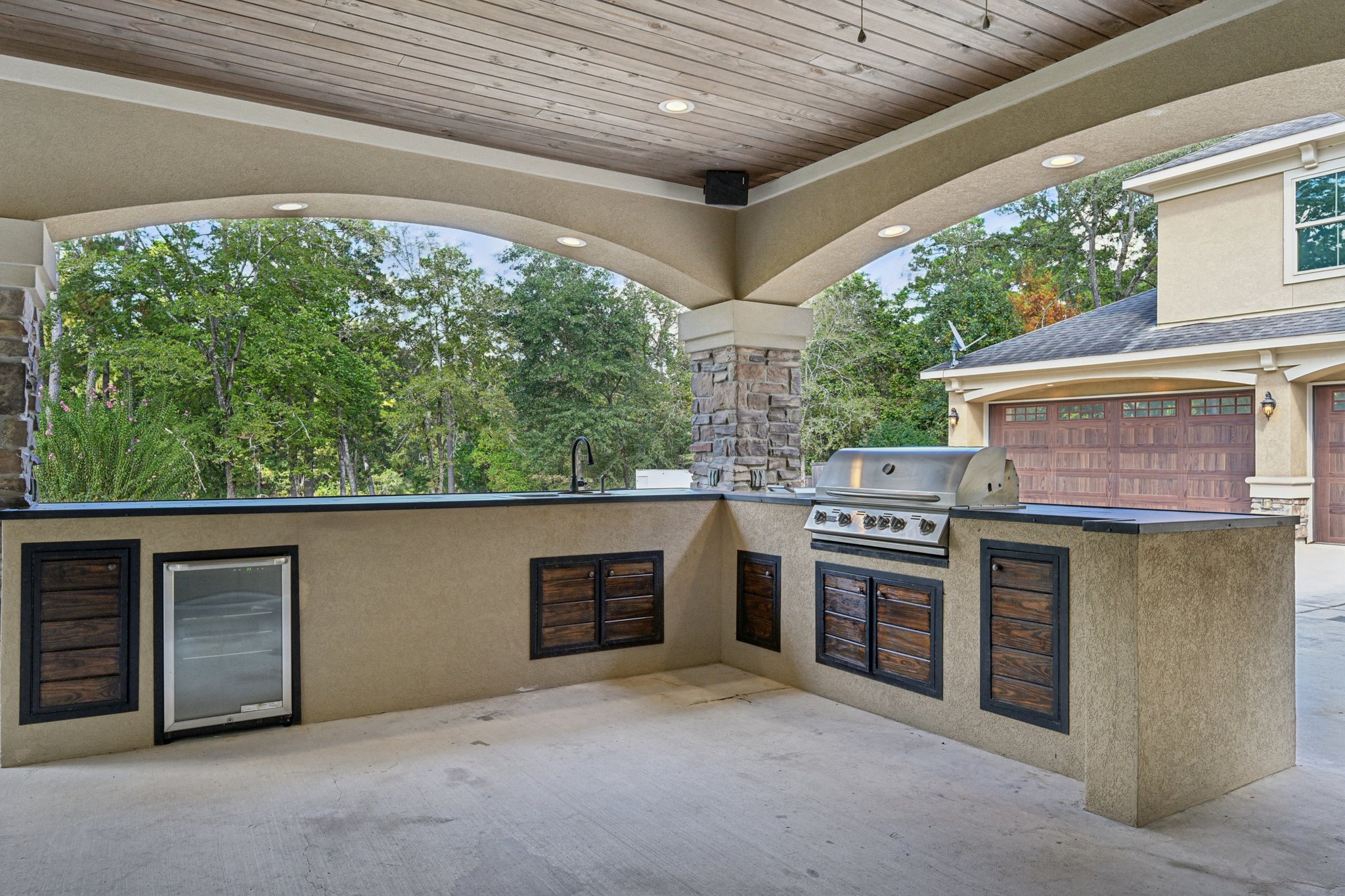 Shady Oaks Dr-S0810-049.jpg