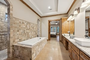 Shady Oaks Dr-S0810-030.jpg