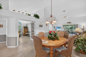 Dining Room 2 of 4