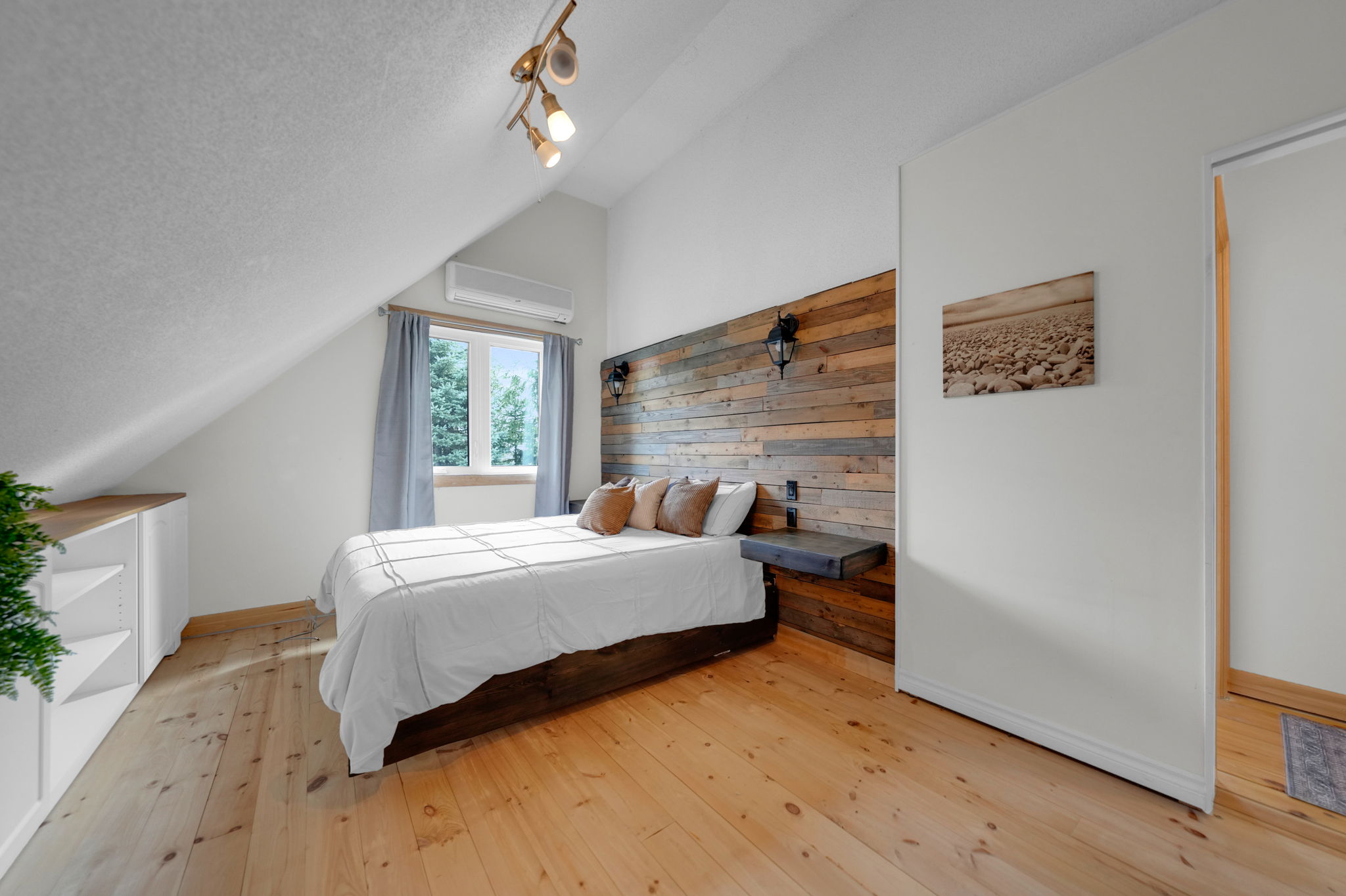 main house 2nd bedroom