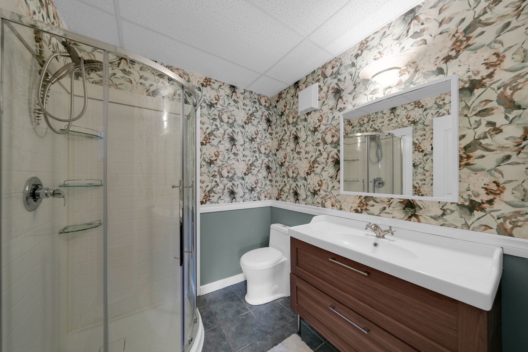 main lower level 3 pc off bedroom