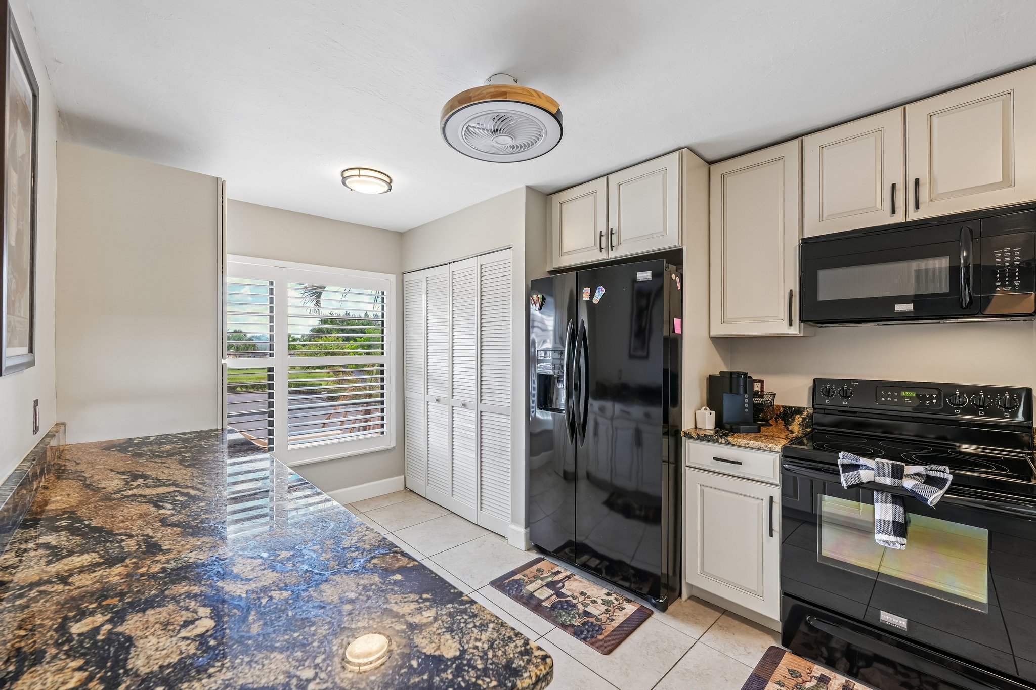 Admiralty Cir 5-S2205-014.jpg