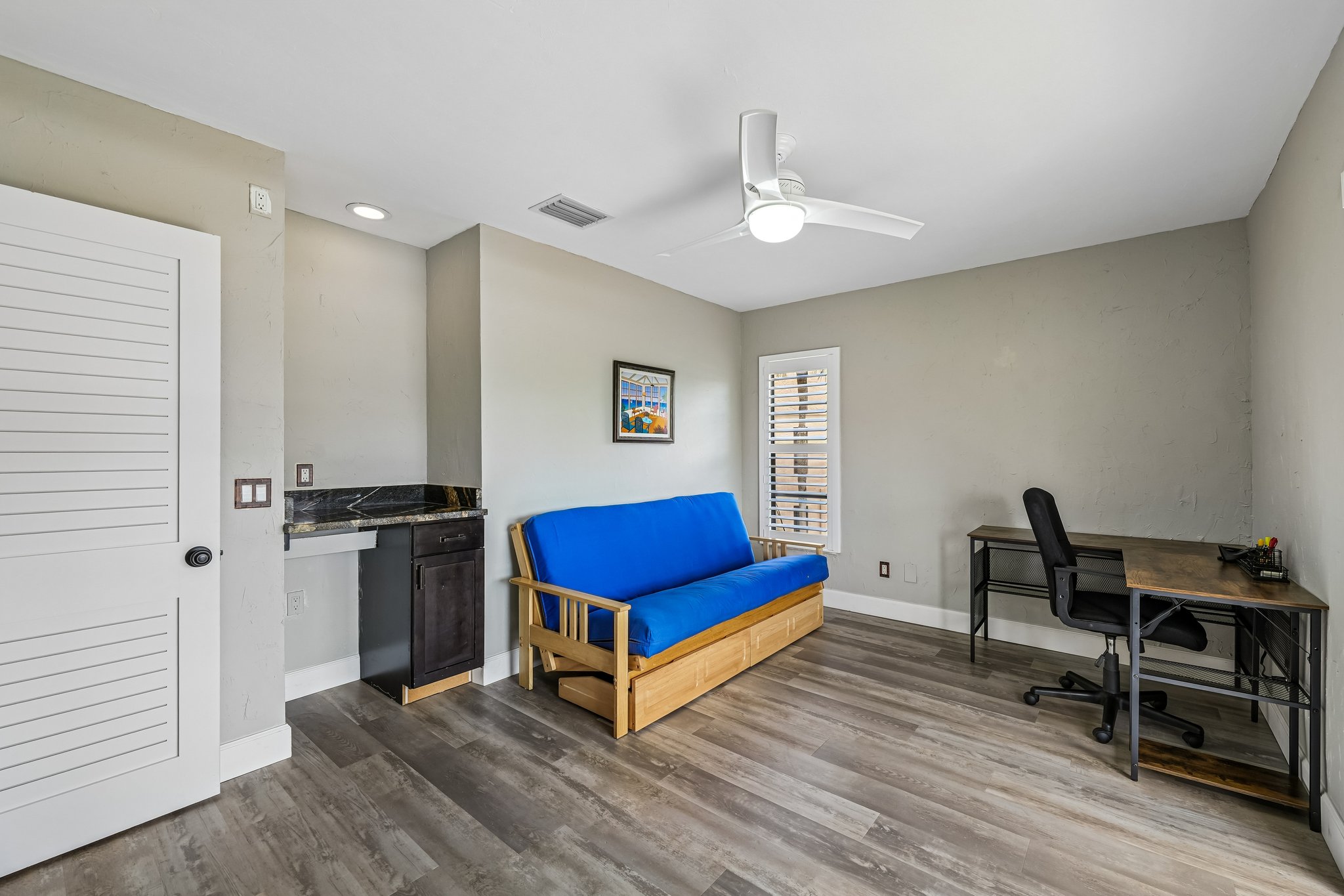 Admiralty Cir 5-S2205-017.jpg