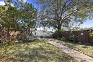 Backyard - 495A7050 (1)