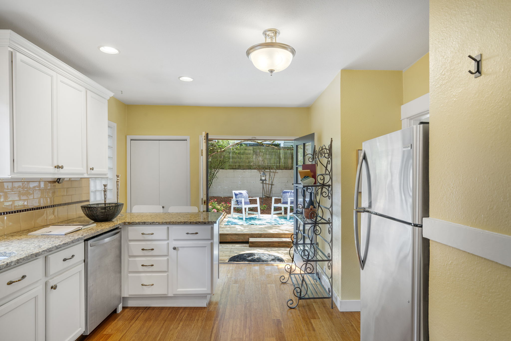  Photo 23