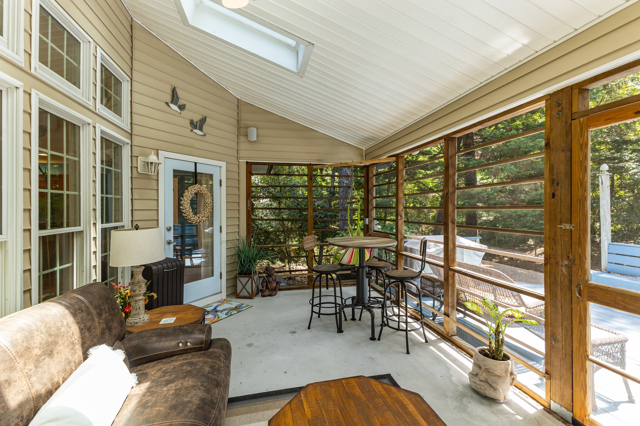 Screened-in Porch