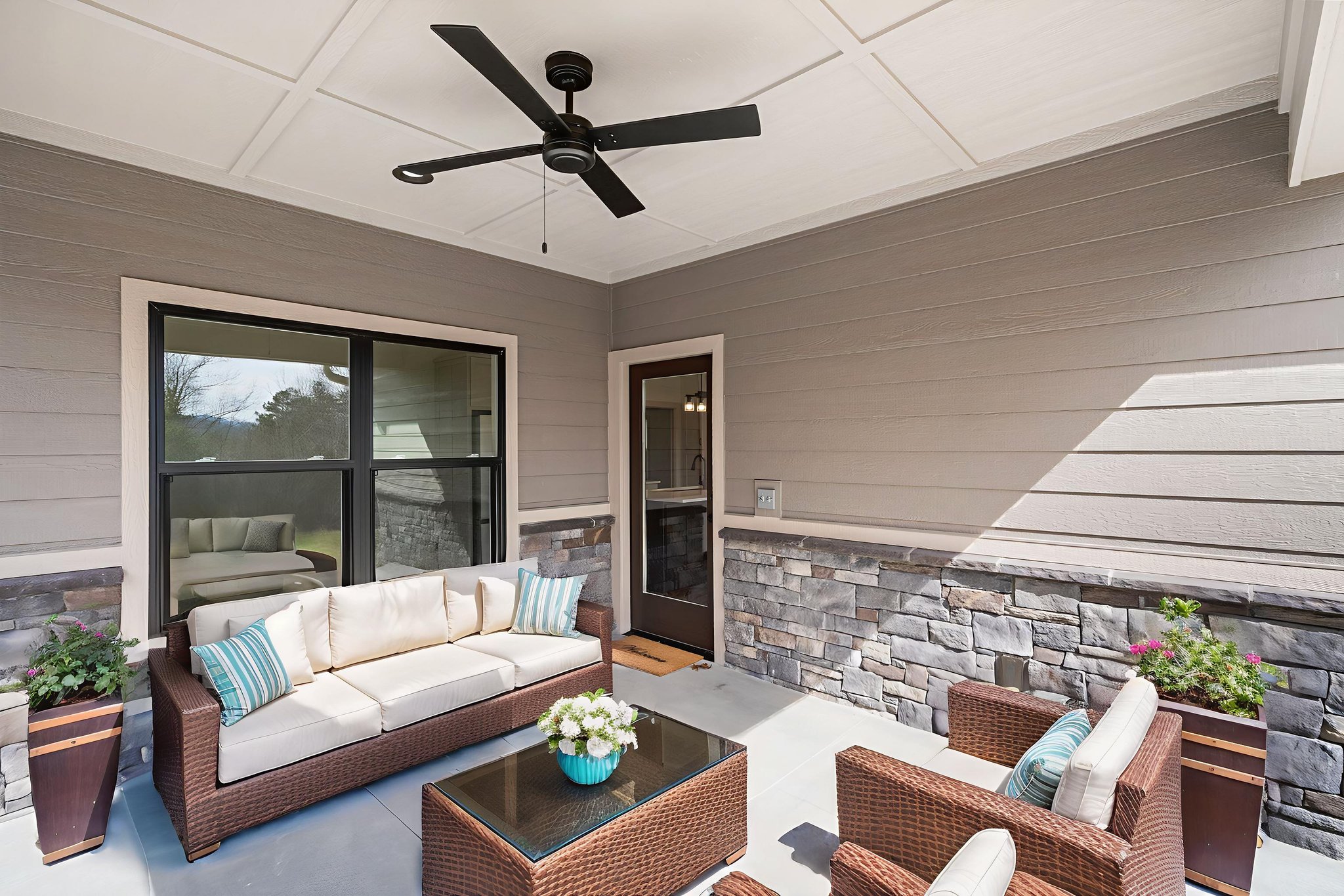 DSC01071 virtually staged.jpeg