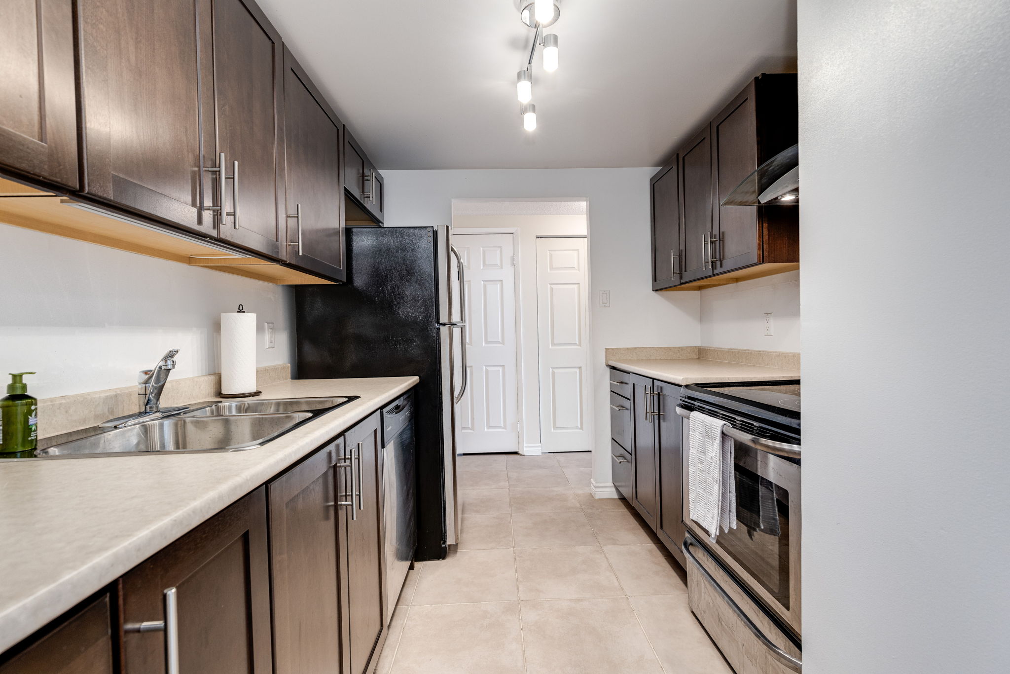 London property showcase — delivered property photograph 6