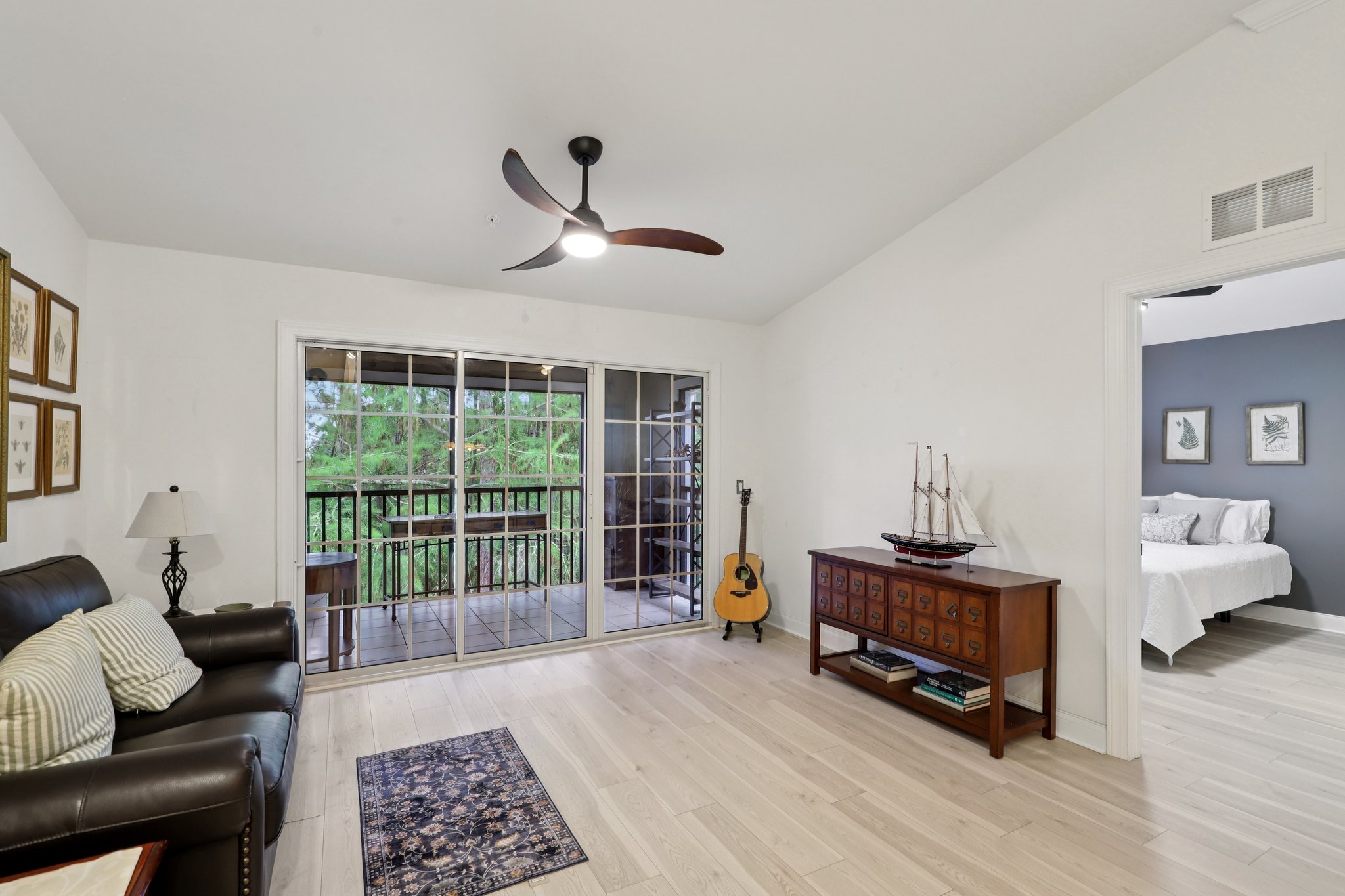 Legendary Dr 302-S1104-005.jpg