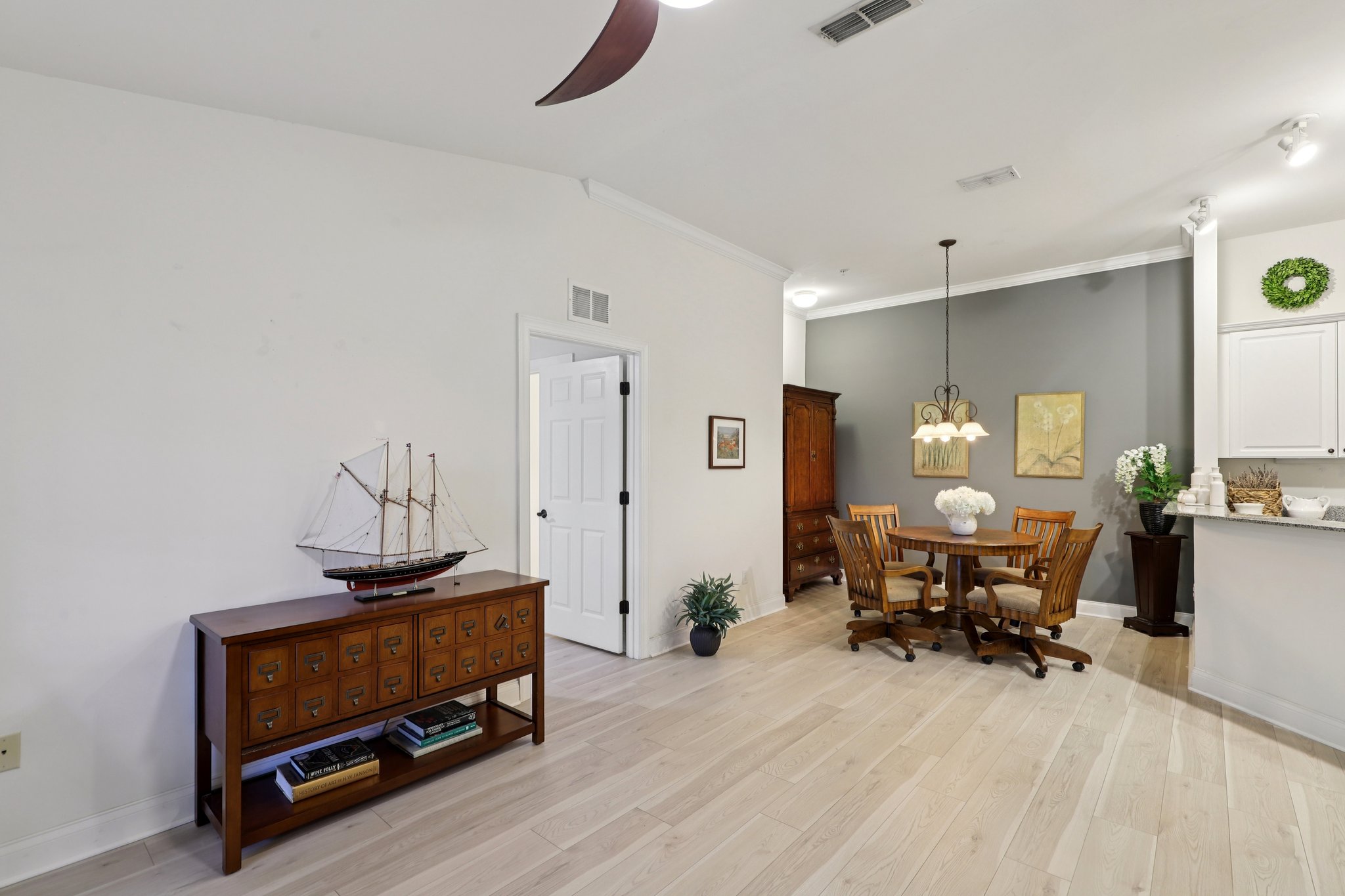 Legendary Dr 302-S1104-006.jpg