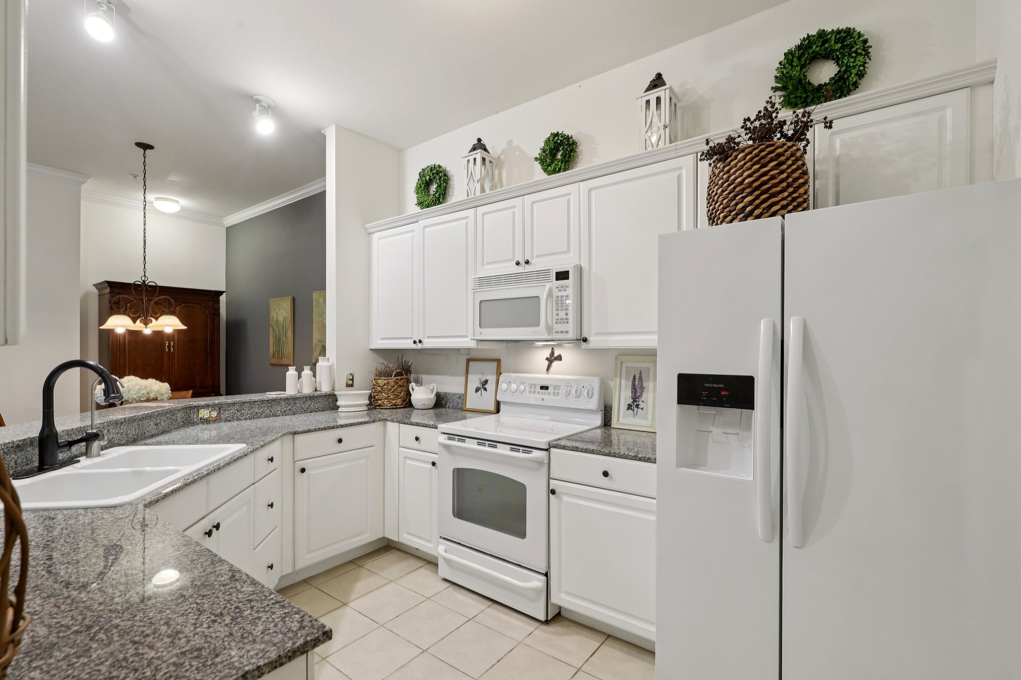 Legendary Dr 302-S1104-012.jpg