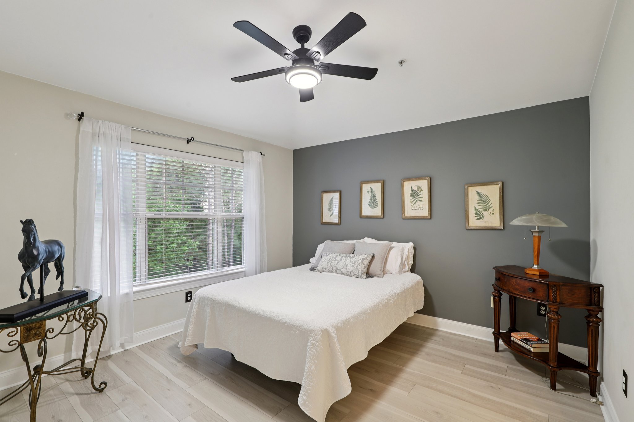 Legendary Dr 302-S1104-018.jpg