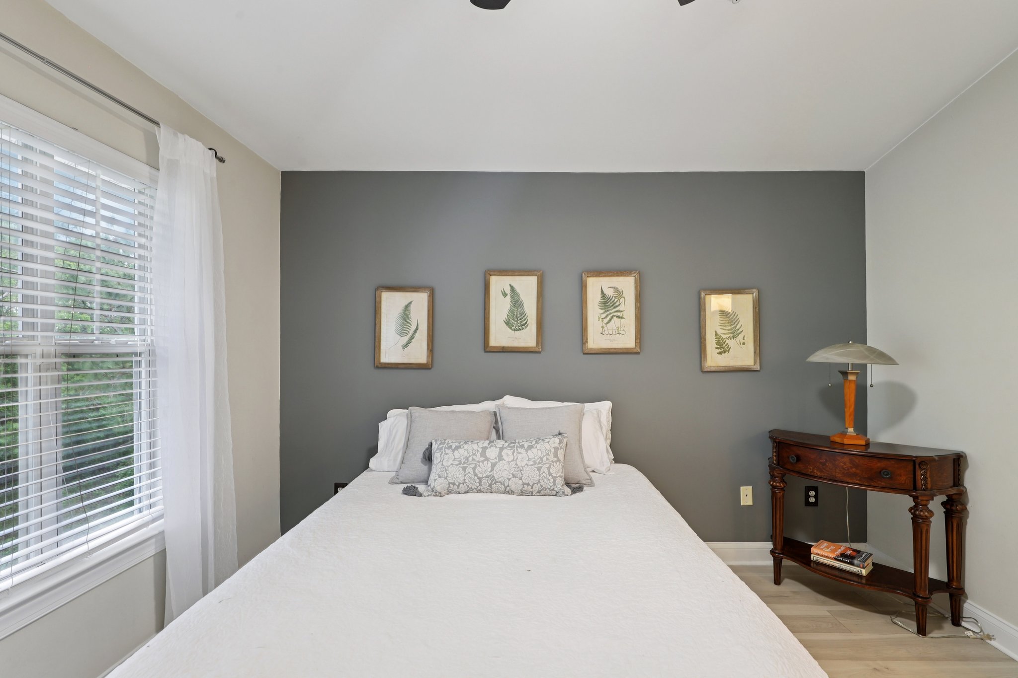 Legendary Dr 302-S1104-019.jpg