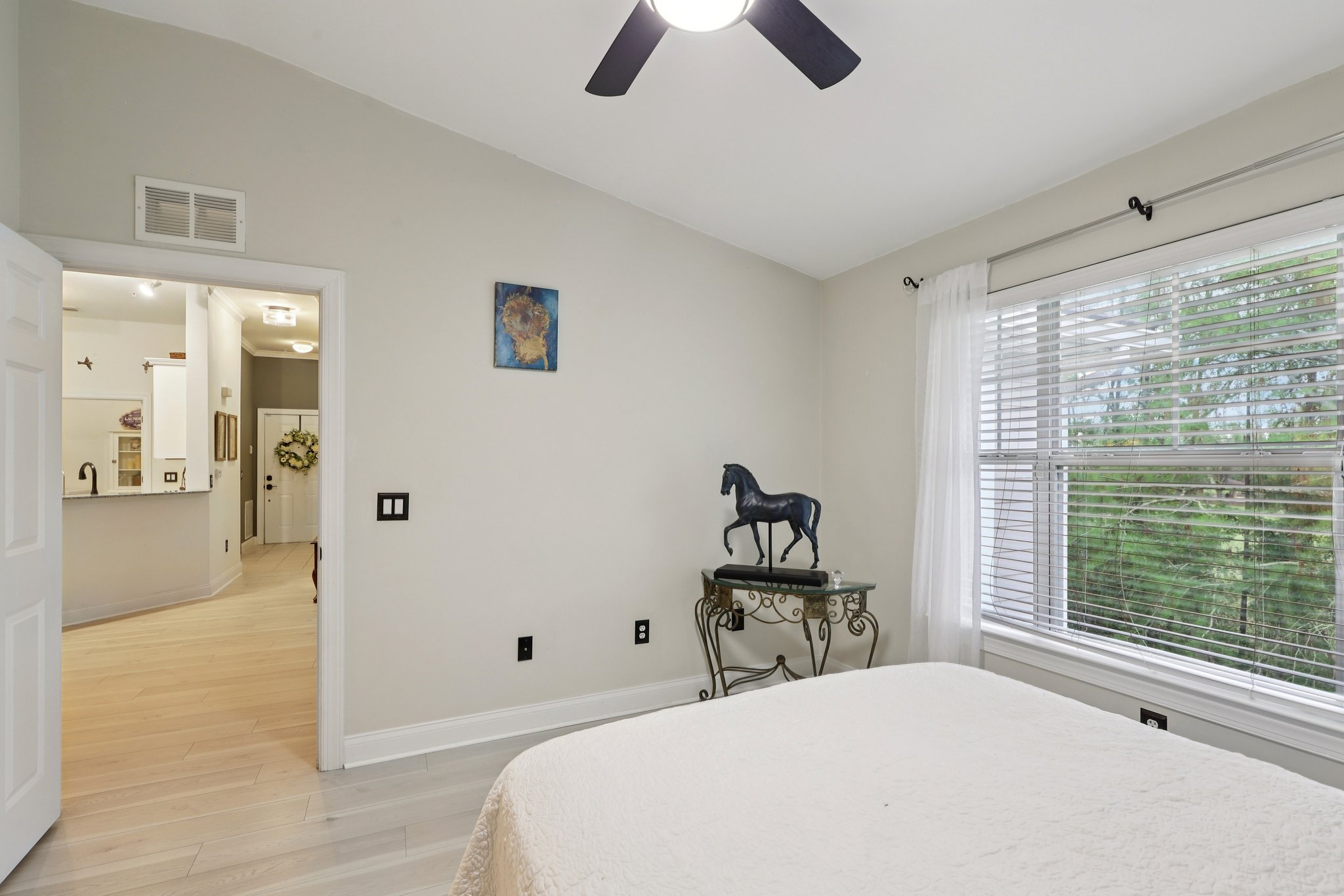 Legendary Dr 302-S1104-021.jpg