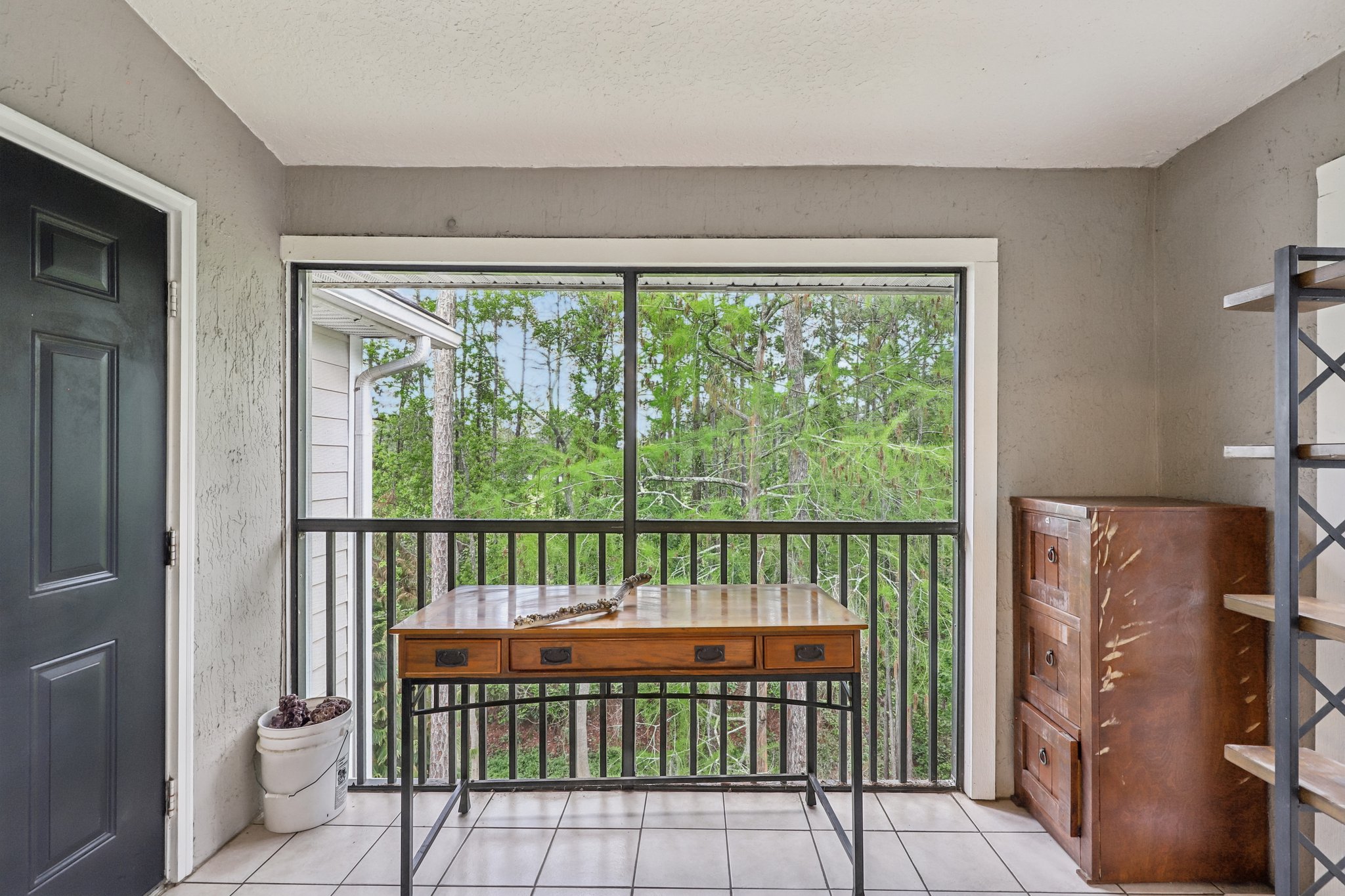 Legendary Dr 302-S1104-028.jpg