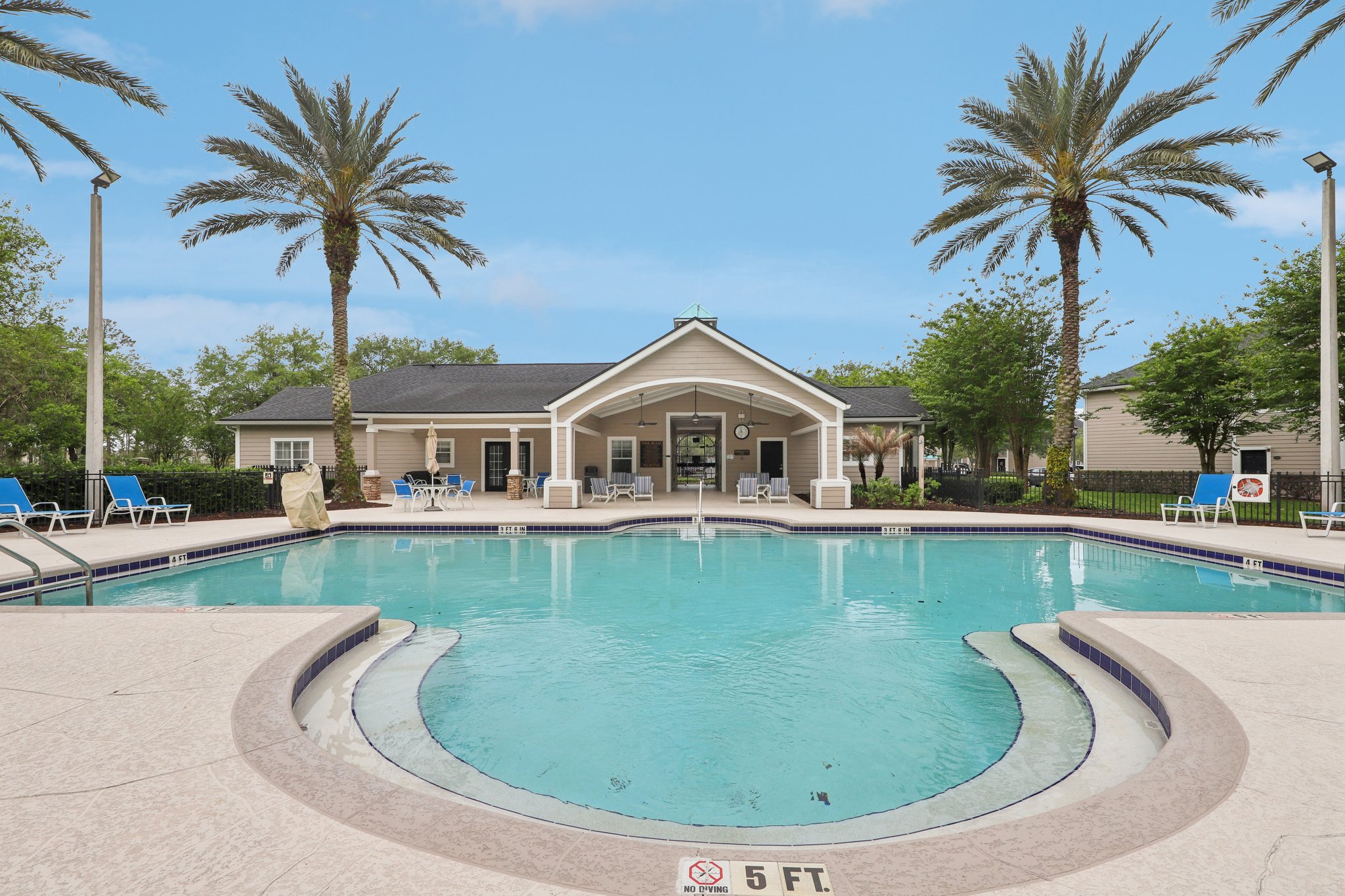 Legendary Dr 302-1104-907.jpg