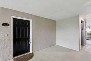 Legendary Dr 302-S1104-002.jpg