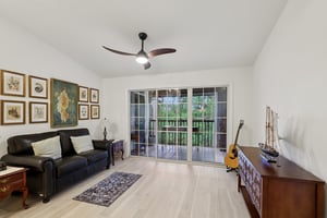 Legendary Dr 302-S1104-004.jpg