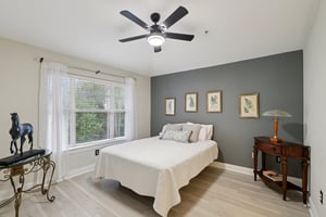 Legendary Dr 302-S1104-018.jpg