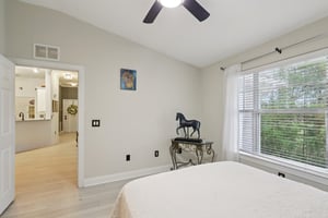 Legendary Dr 302-S1104-021.jpg