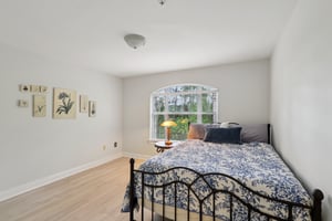 Legendary Dr 302-S1104-024.jpg