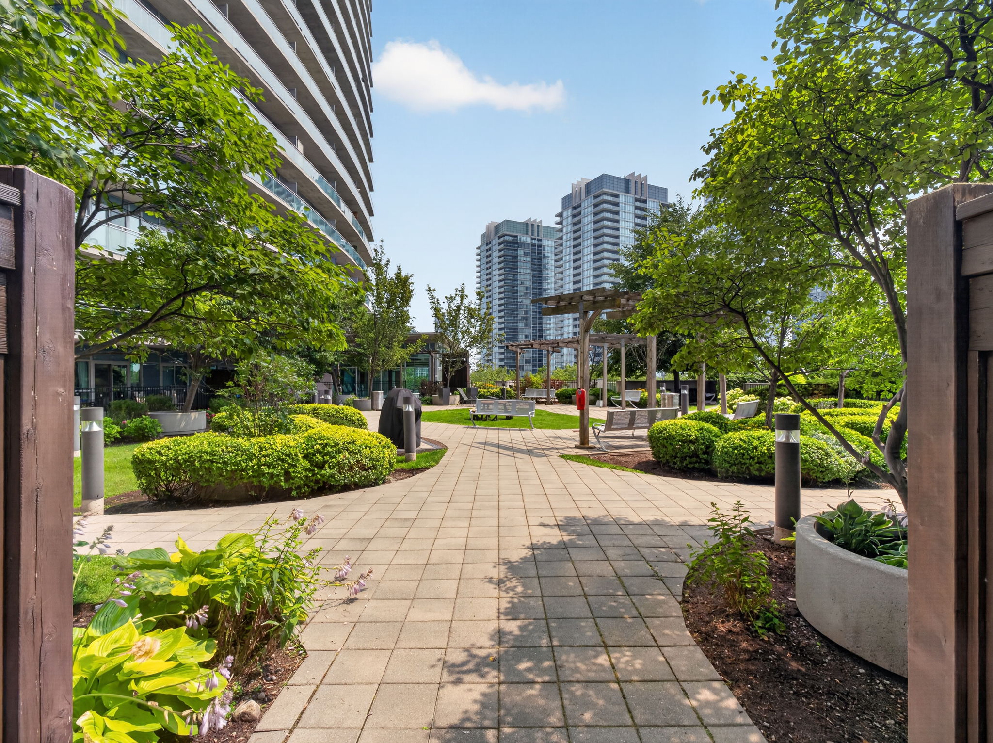 155 Legion Rd N unit 1103 Toronto, ON M8Y 0C7