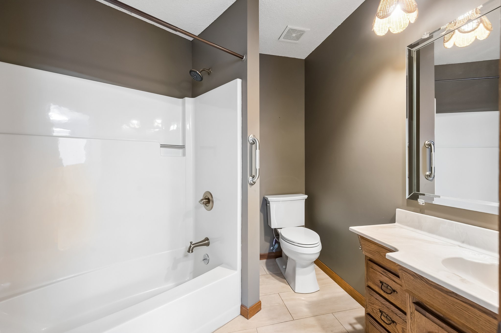 8894 - 155 N Shore Dr_015.jpg