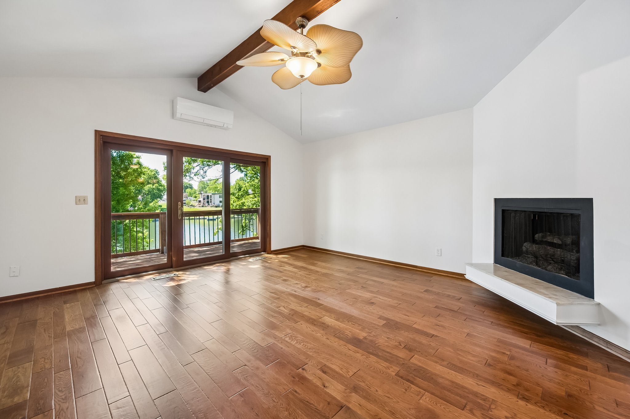 8894 - 155 N Shore Dr_031.jpg