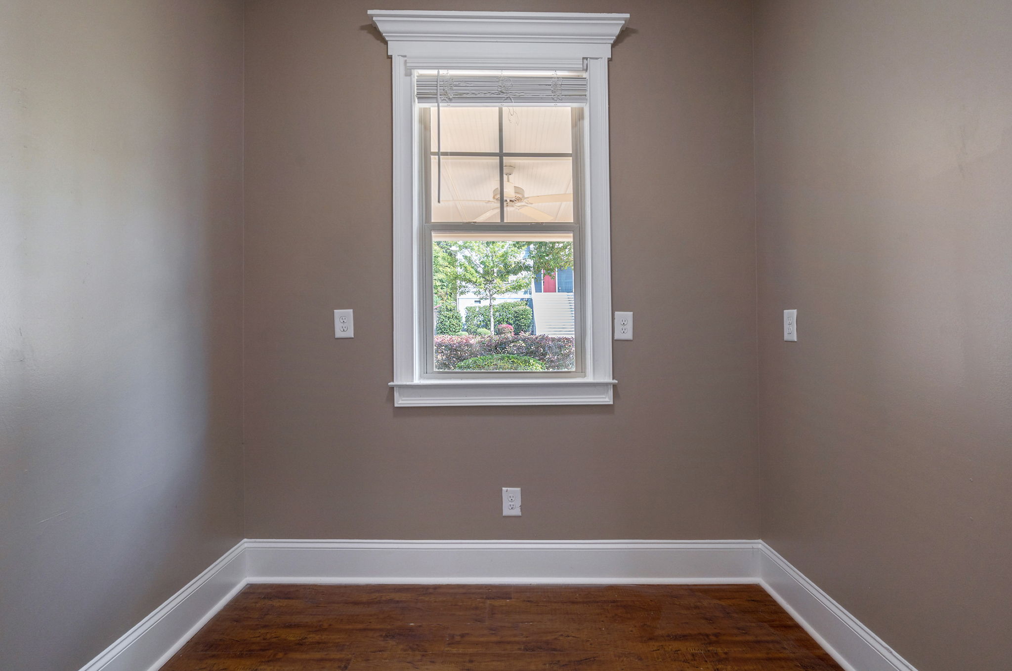 Walk-in pantry (attached to kitchen)
