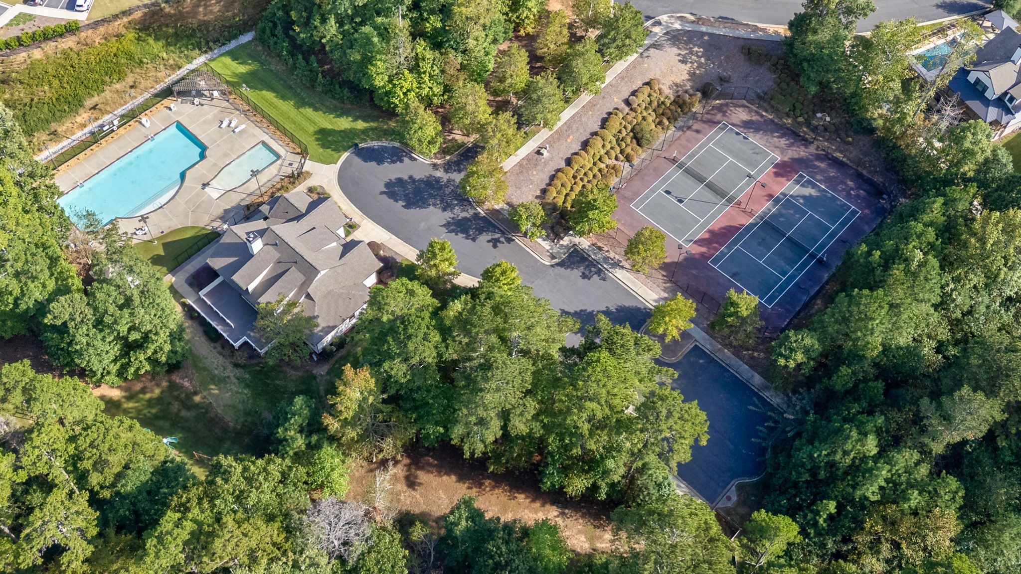 Neighborhood amenities (Pool, tennis, clubhouse, dog park)
