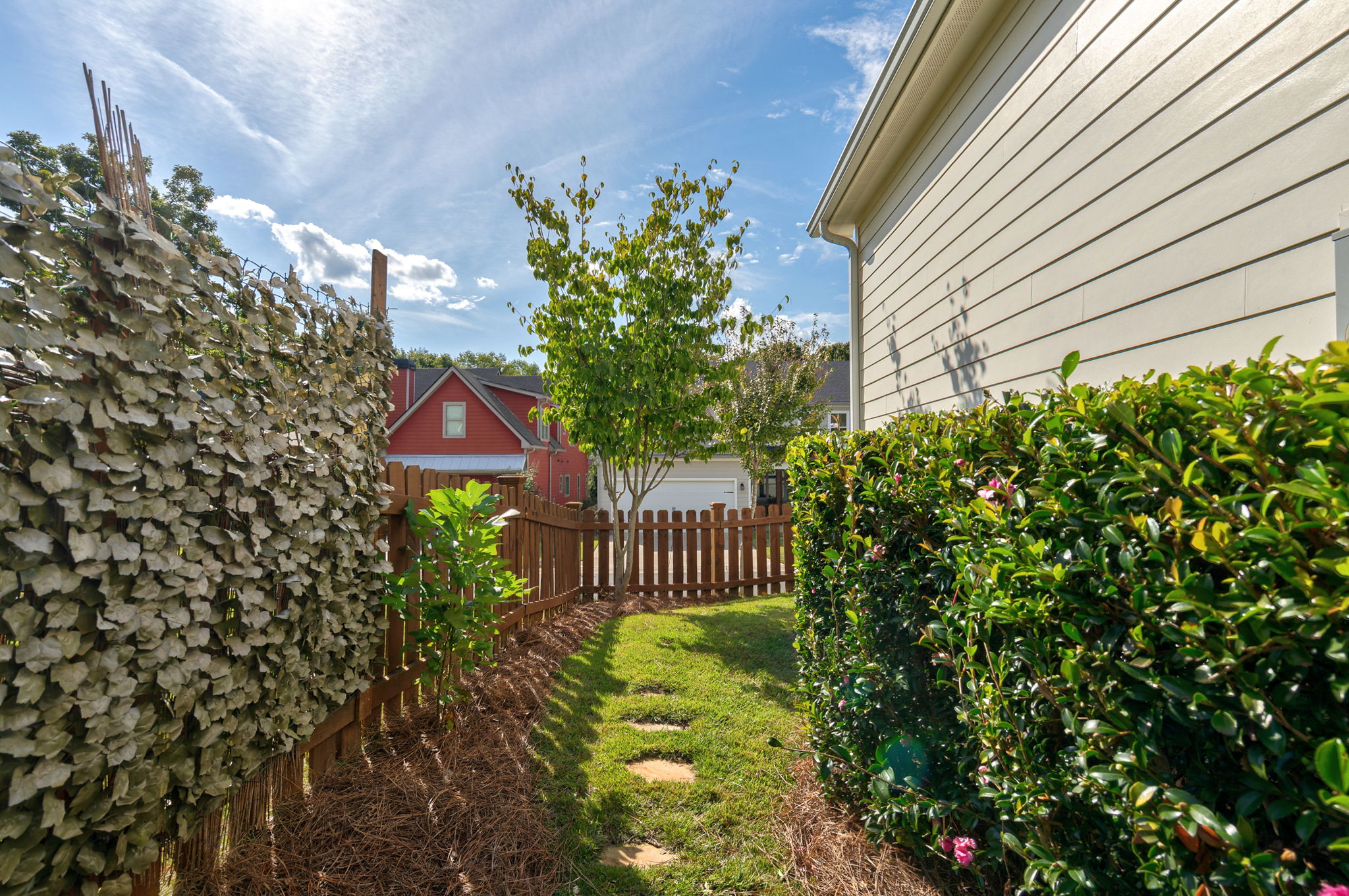 Side yard, fenced (porch side)