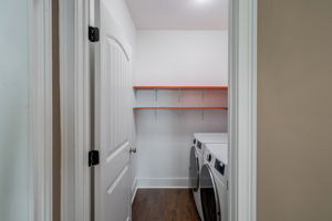 Laundry room (1st FL)