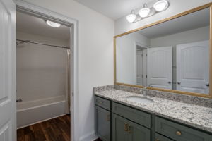 En-suite vanity (Jack-n-jill bathroom)
